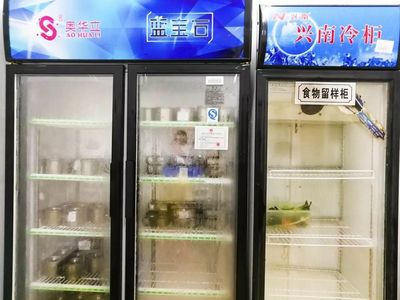坐等枫叶染秋红，直看饭堂换新颜——冰柜里的校园时光
